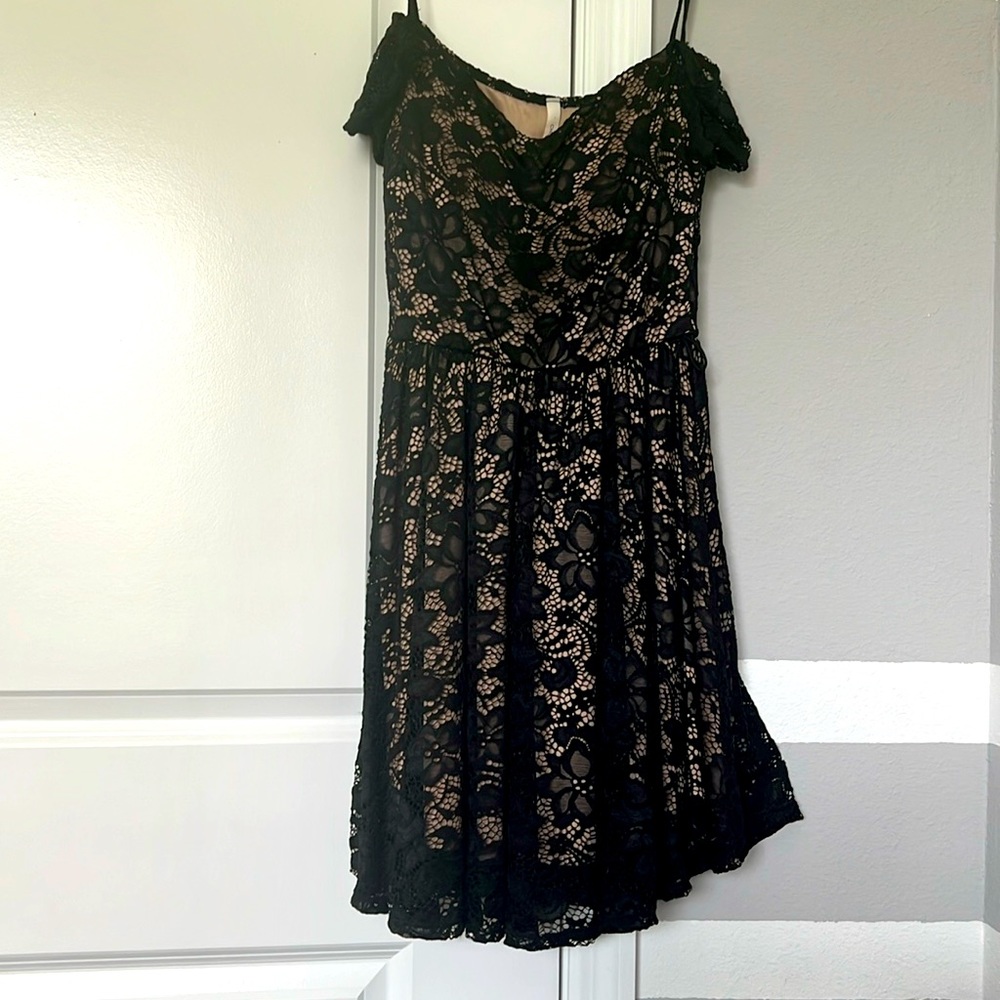Brand is CHOCOLATE made in USA. Blank dress, size small.